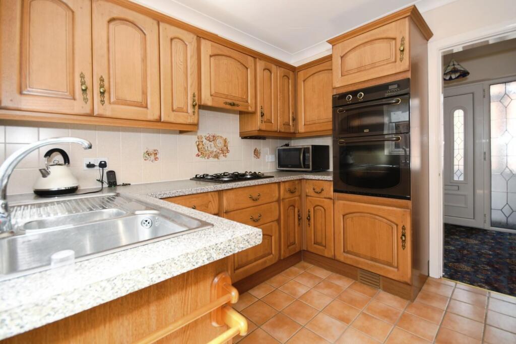 Ashover Road, Inkersall, Chesterfield, S43 3EG photo 3