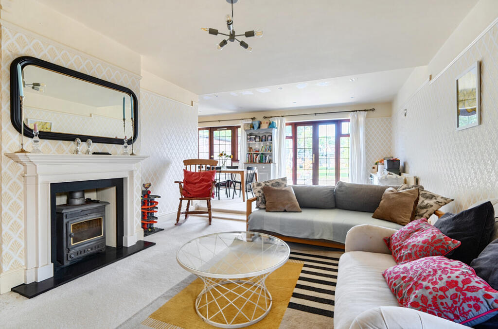 House in Hemel Hempstead, Hazlemere - More