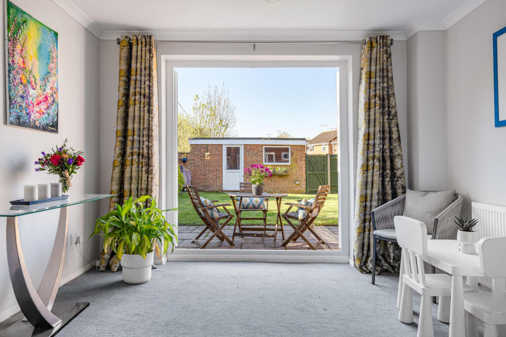 House in Loudwater, Chepping Wycombe - View 3