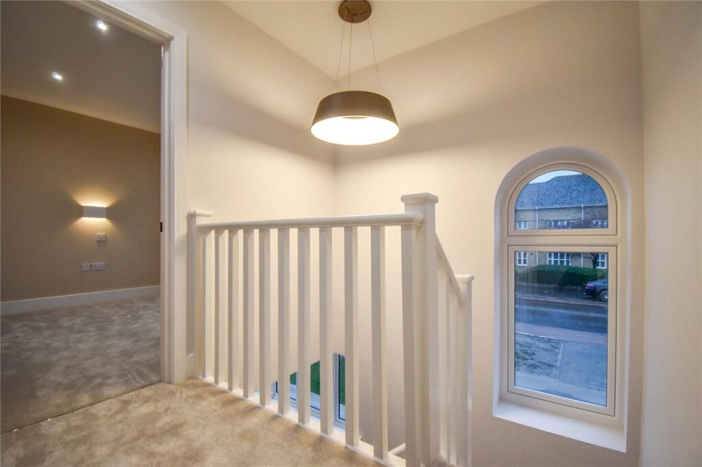 House in Cambridge, Romsey - More