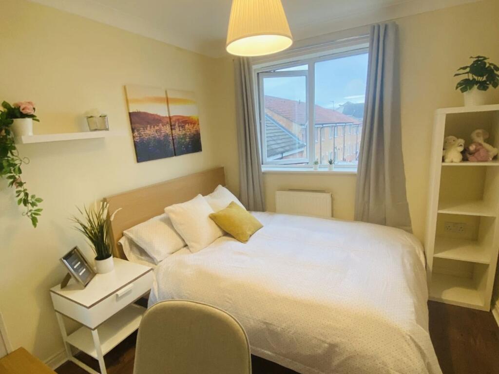 Ovett Gardens, St James Village, Gateshead, Tyne and Wear, NE8 3JH photo 5