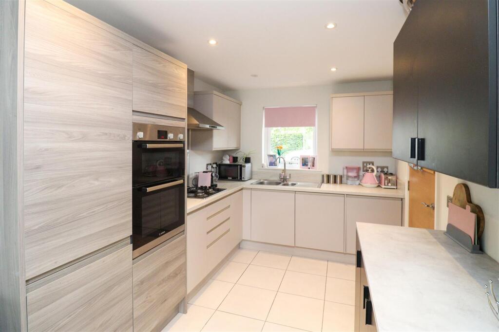Redfields Meadow, Church Crookham, Fleet - View 5