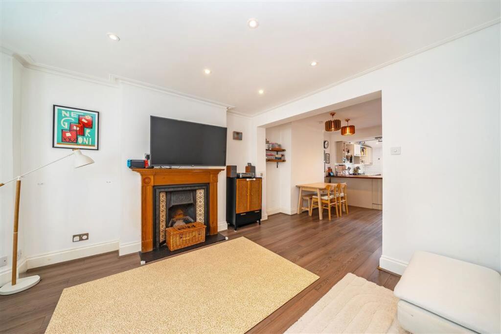 House in London - View 3