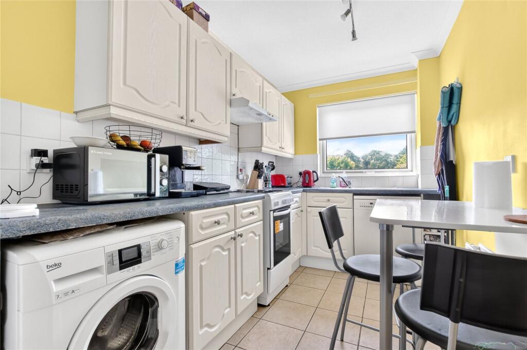 Apartment in Bracknell, Crown Wood, Birch Hill - View 5