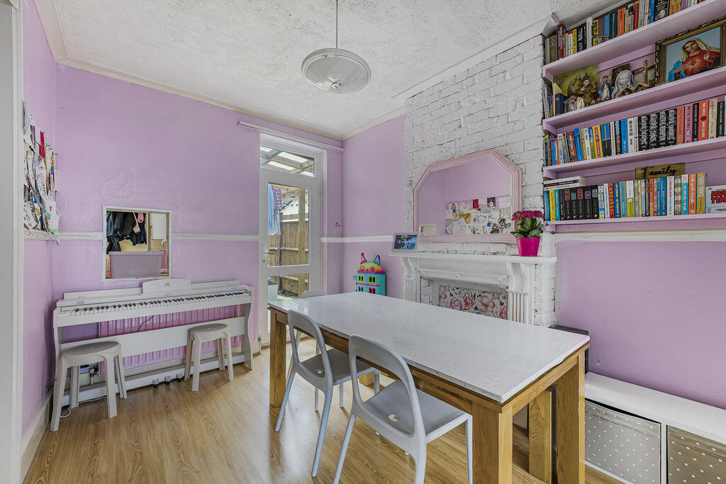 House in London - View 3