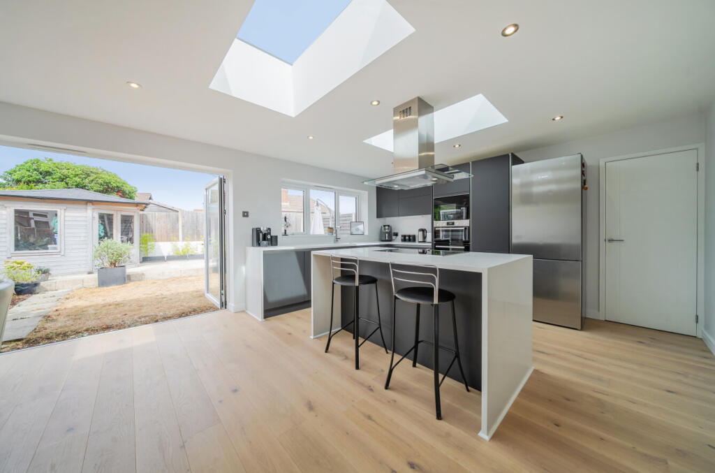 House in Bromley - View 4