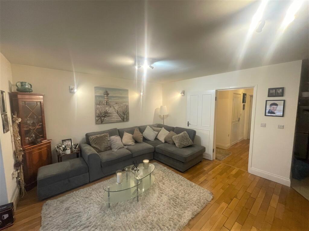 Apartment in Enfield - View 4