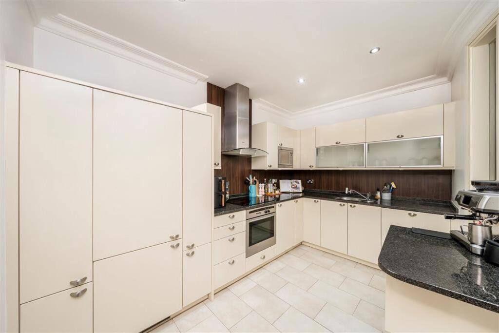Apartment in Twickenham - View 3
