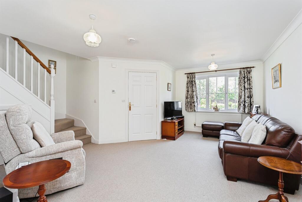 Osborn Close, Sayers Common, Hassocks photo 3