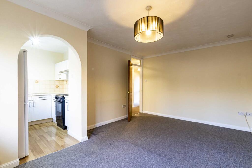 Apartment in Dacorum, Hertfordshire - View 5