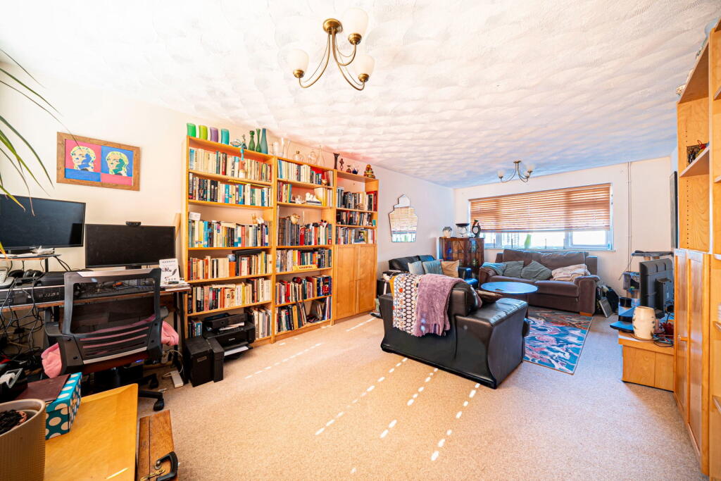 Alliston Way, Whitchurch, RG28 7LE photo 4