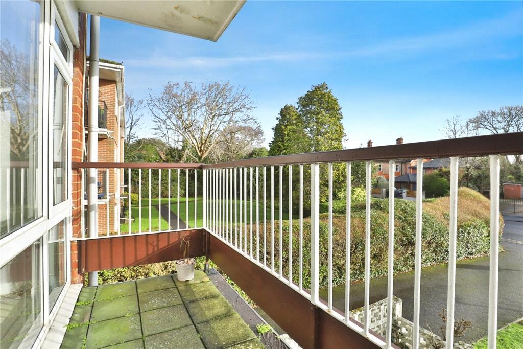 Apartment in Bournemouth - More