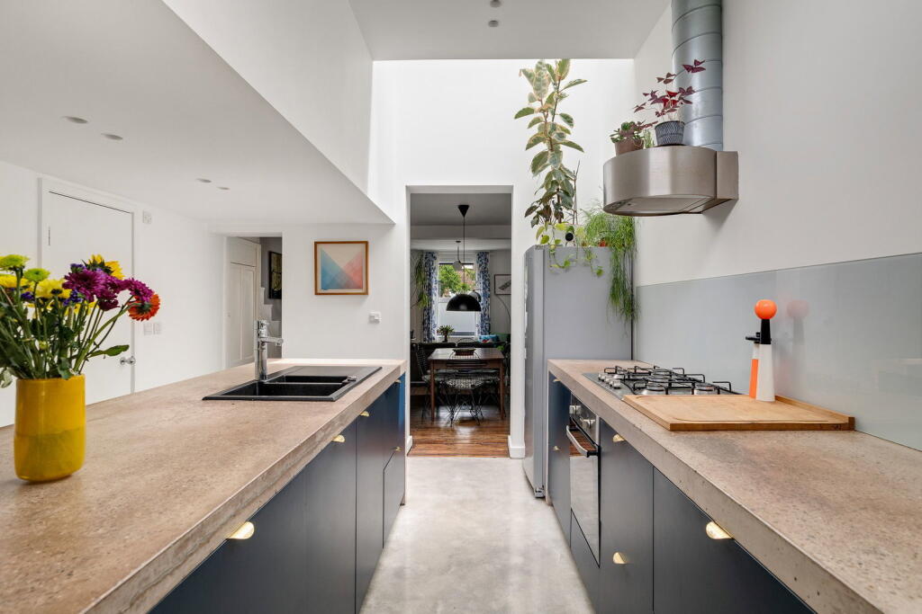 House in London - View 3