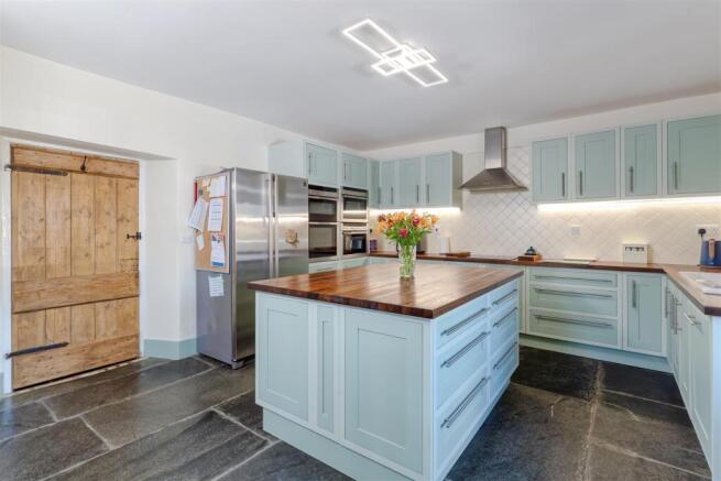 Kitchen 1.jpg