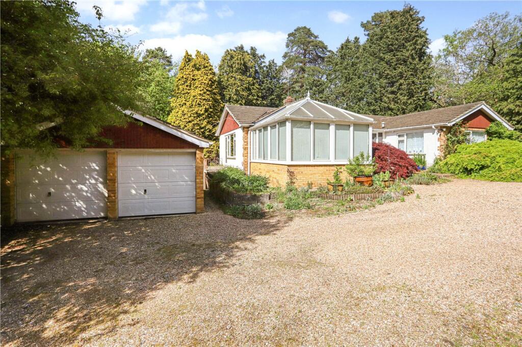 House in Waverley, Farnham - More