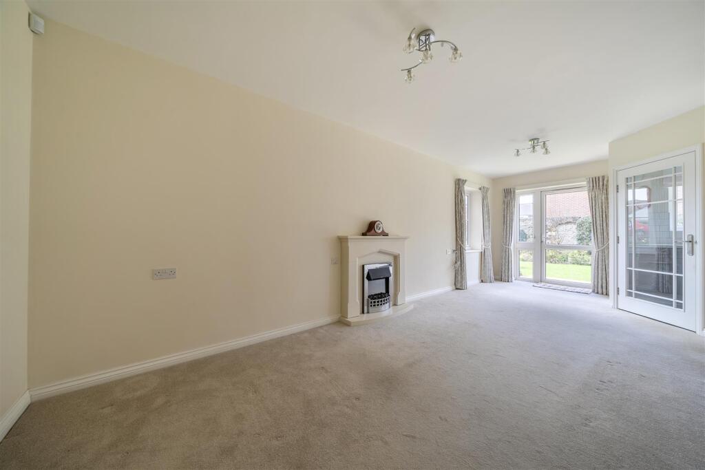 Hale Lodge, Littlehampton, West Sussex photo 4