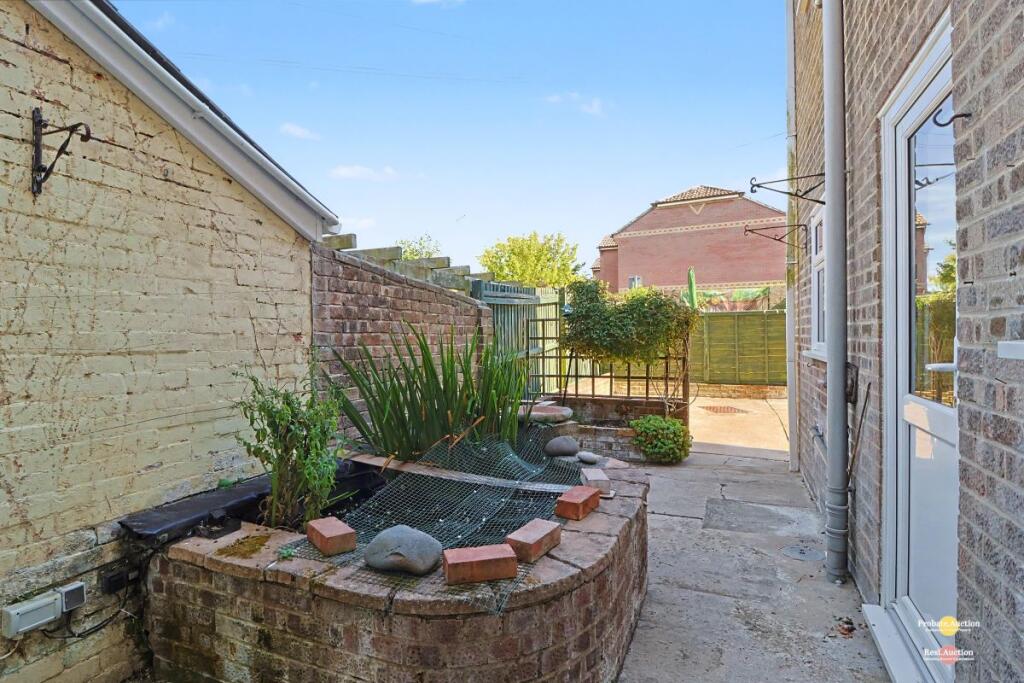 Apartment in Dorchester, Dorset - View 4