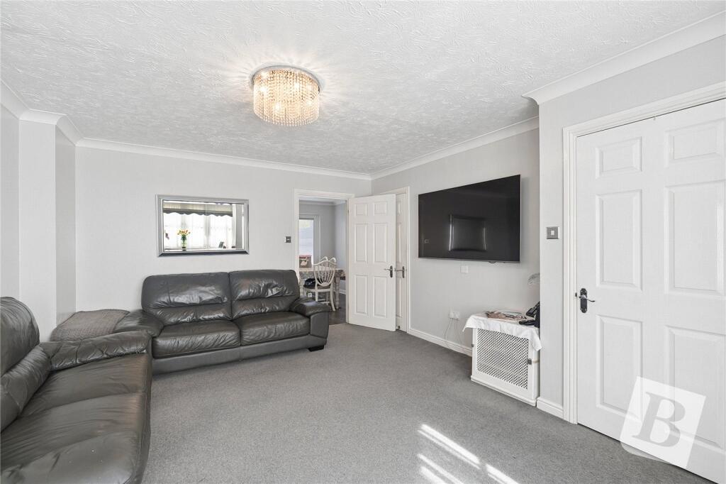 House in Romford - More