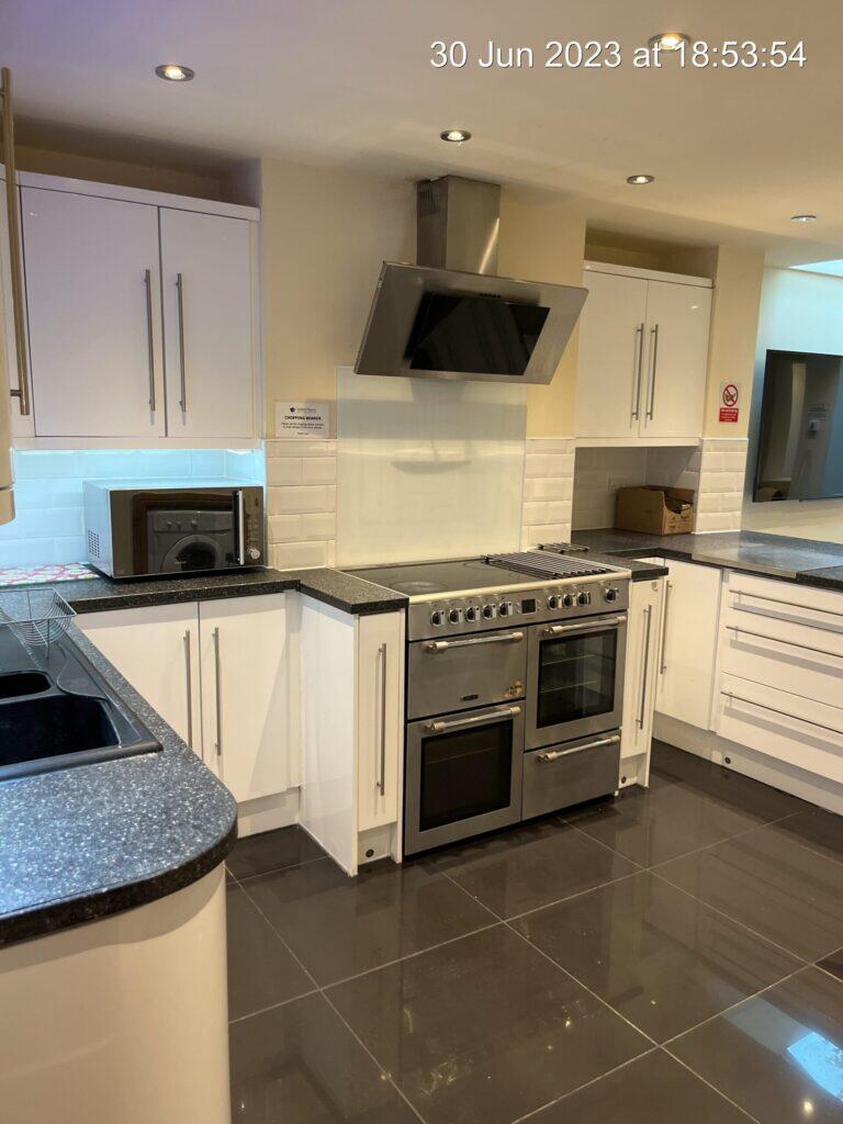 6 bedroom terraced house for rent