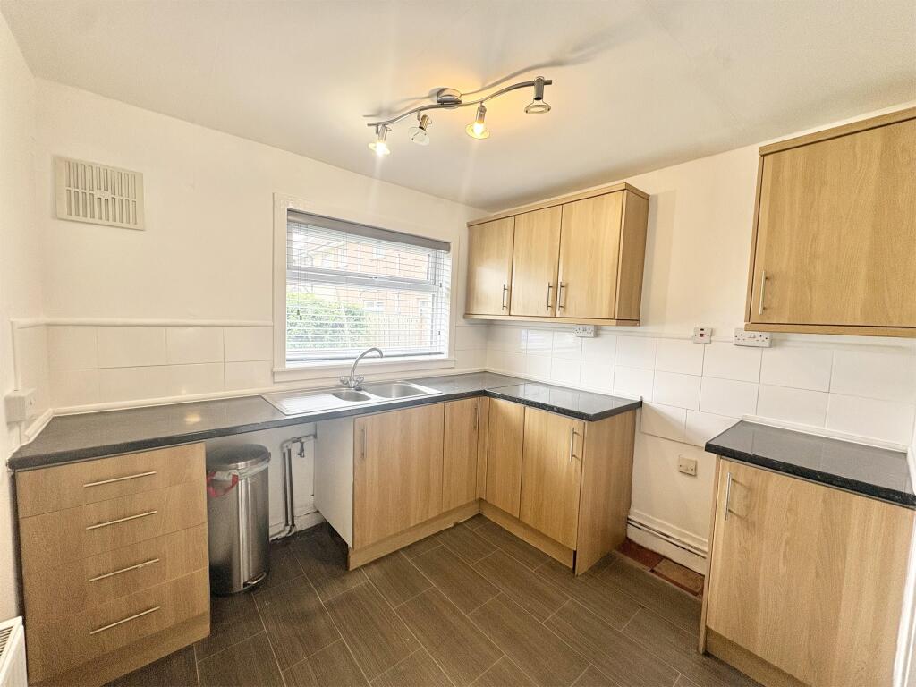 58 Broomlands Drive, Irvine, KA12 0DZ photo 4