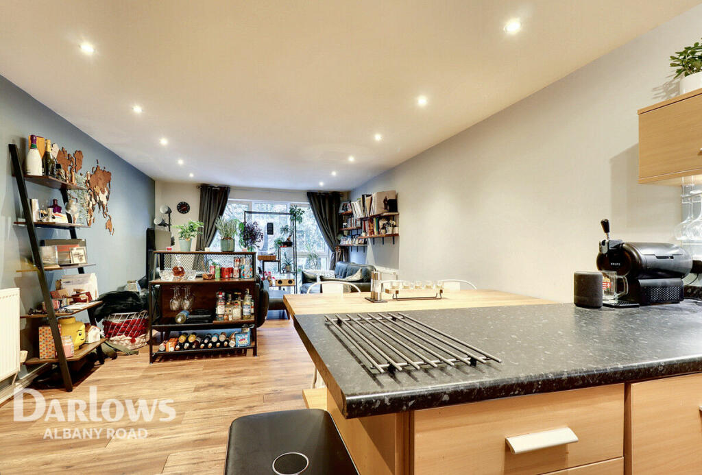 Apartment in Cardiff, Cathays - View 3