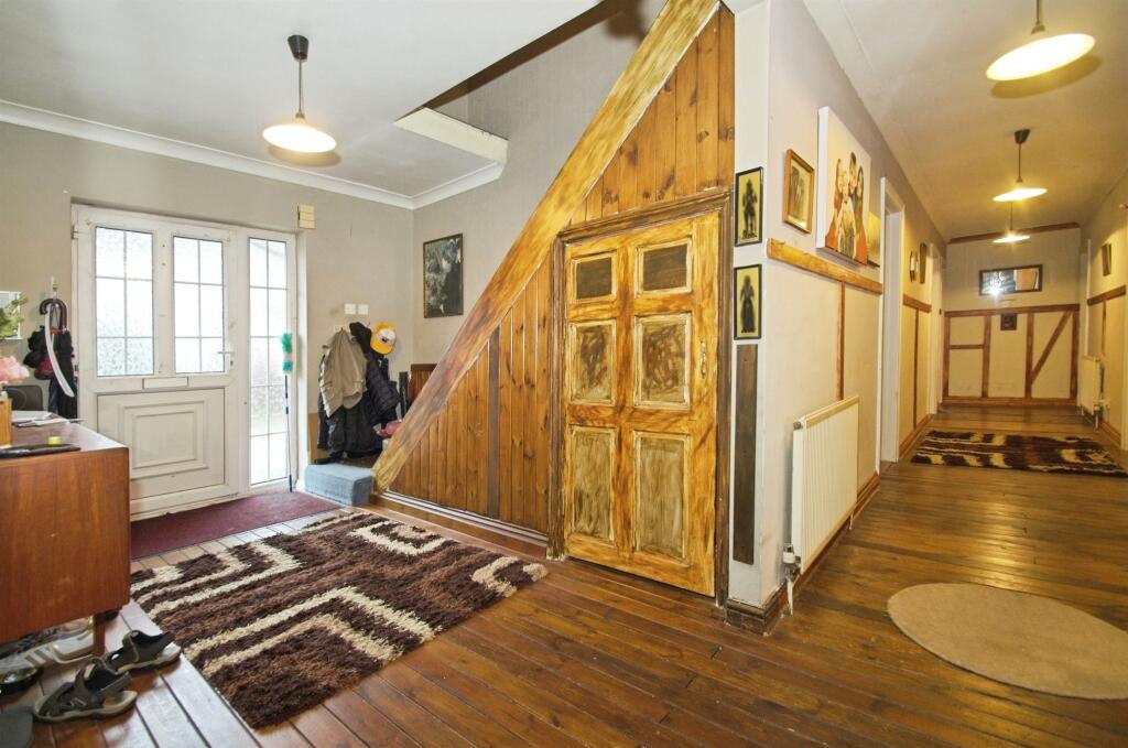 House in Newport, Cwm - More