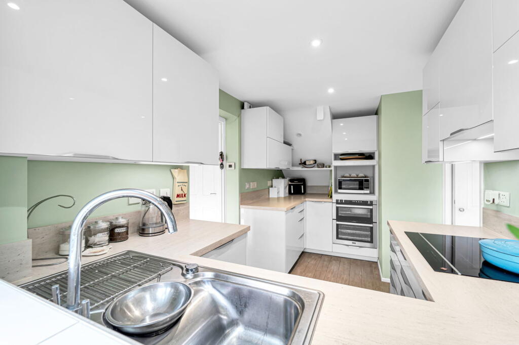 House in Binfield, Bracknell Forest - View 5