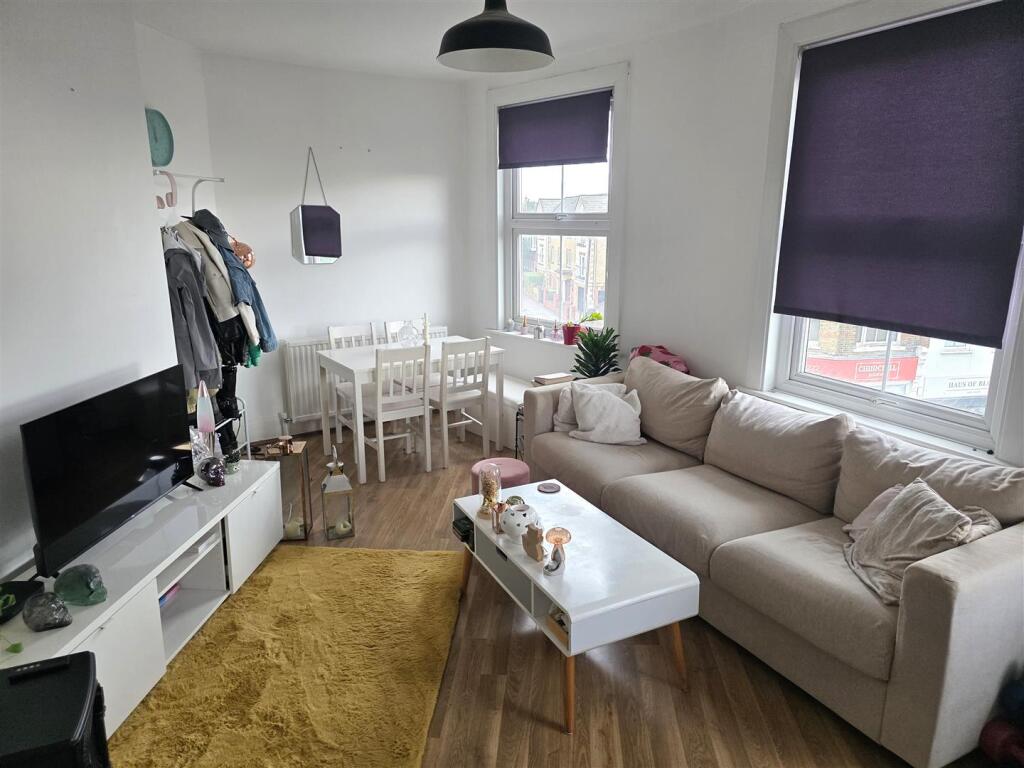 Apartment in Epping Forest, Buckhurst Hill - View 2