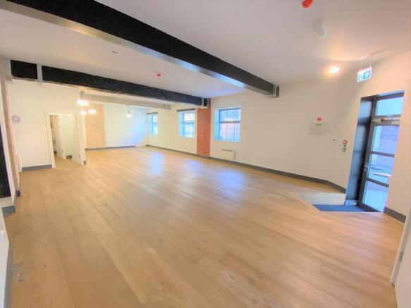 10 Market Place  Brentford 4.JPG