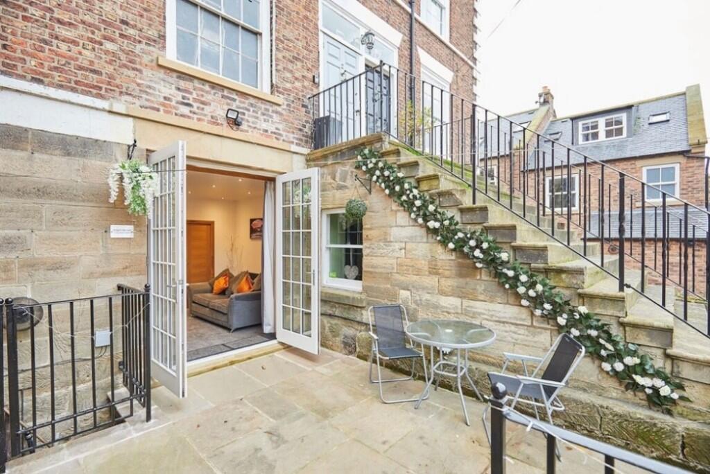 1-bed flat on 3 Victoria Place, Whitby, North Yorkshire, YO21 1EZ, £160,000