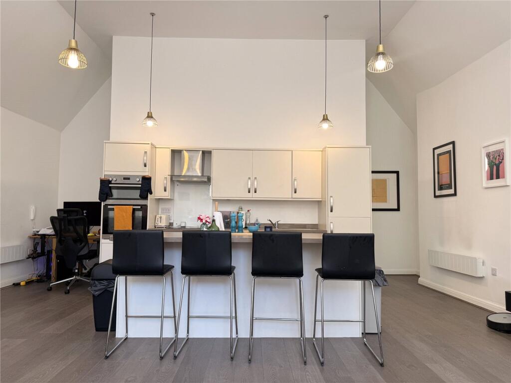 Apartment in Leeds - More