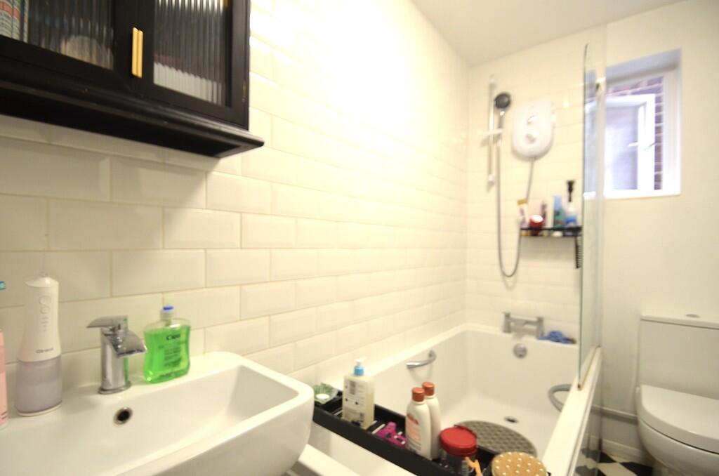 Apartment in Twickenham - View 4