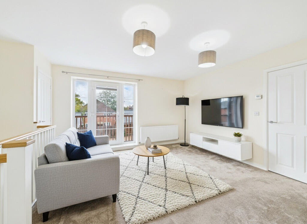 House in Horsham, Broadbridge Heath - View 2