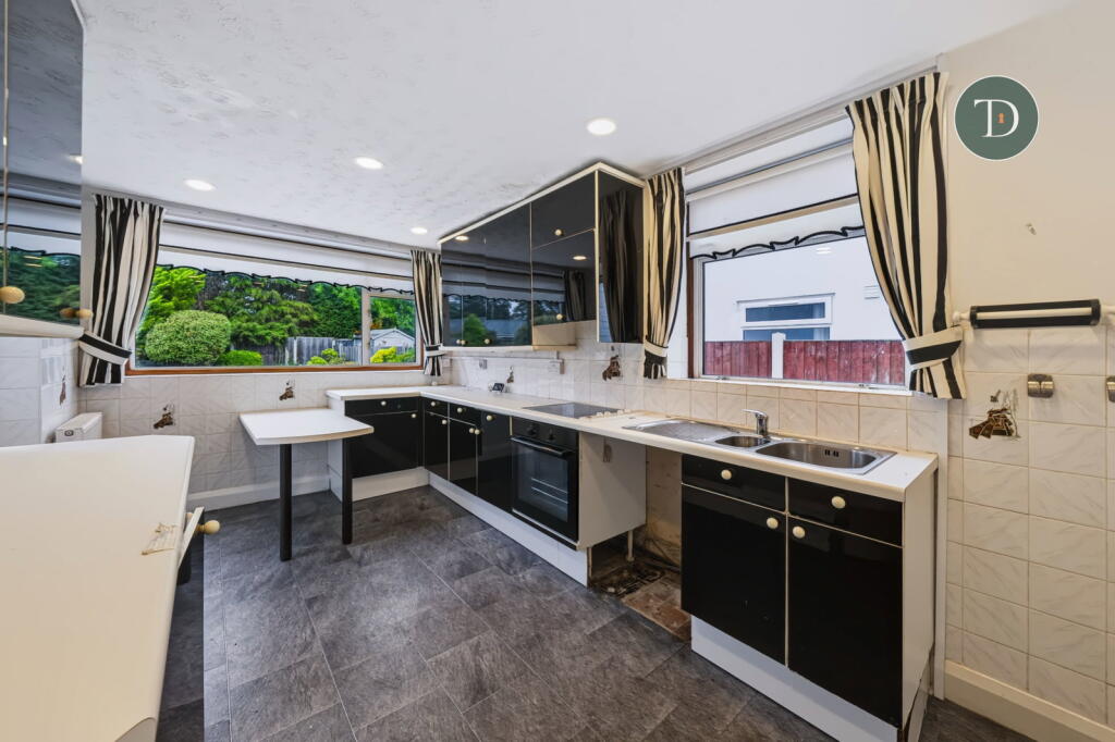 House in Ellesmere Port, Rossmore Road West - More