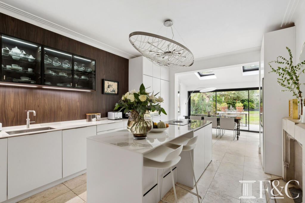 Main image of property: Suffolk Road, London, SW13