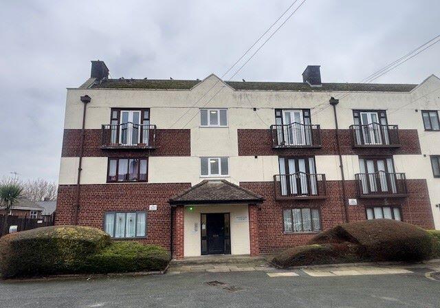 Main image of property: Flat 8 Woolton Court, 24-37 Woodvale Road, Woolton, L25 8RY