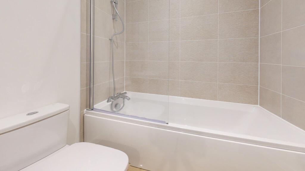 House in Houghton Regis, Central Bedfordshire - View 5