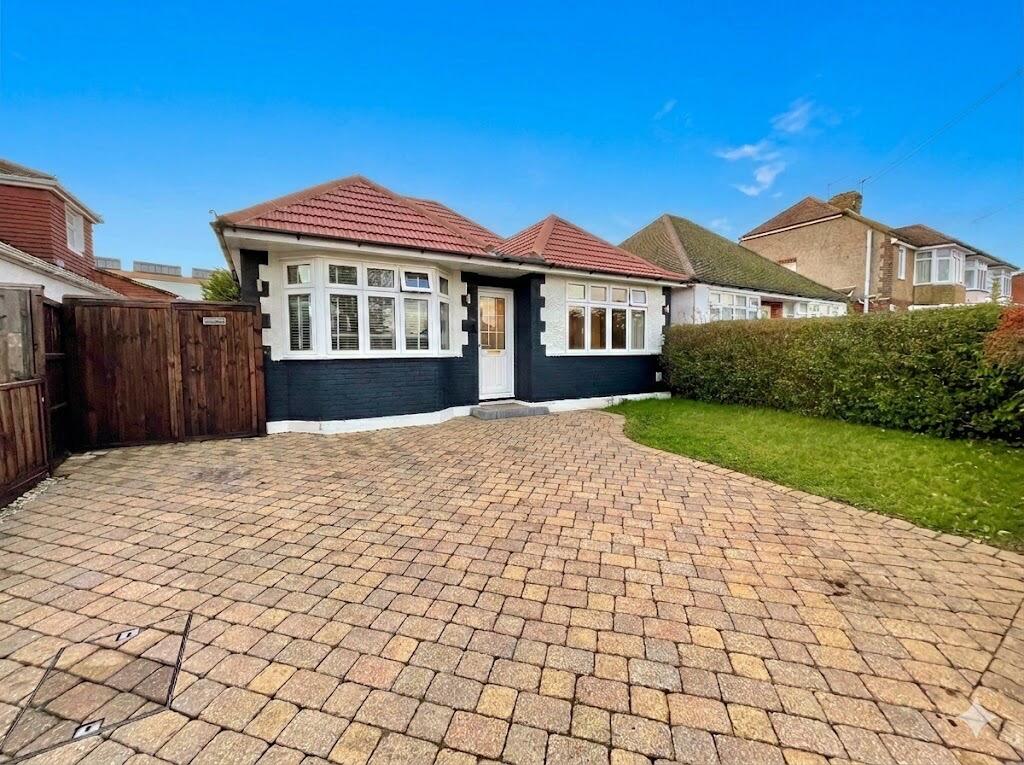 3-bed detached on Mixes Hill Road, Luton, Bedfordshire, LU2 7TX, £425,000