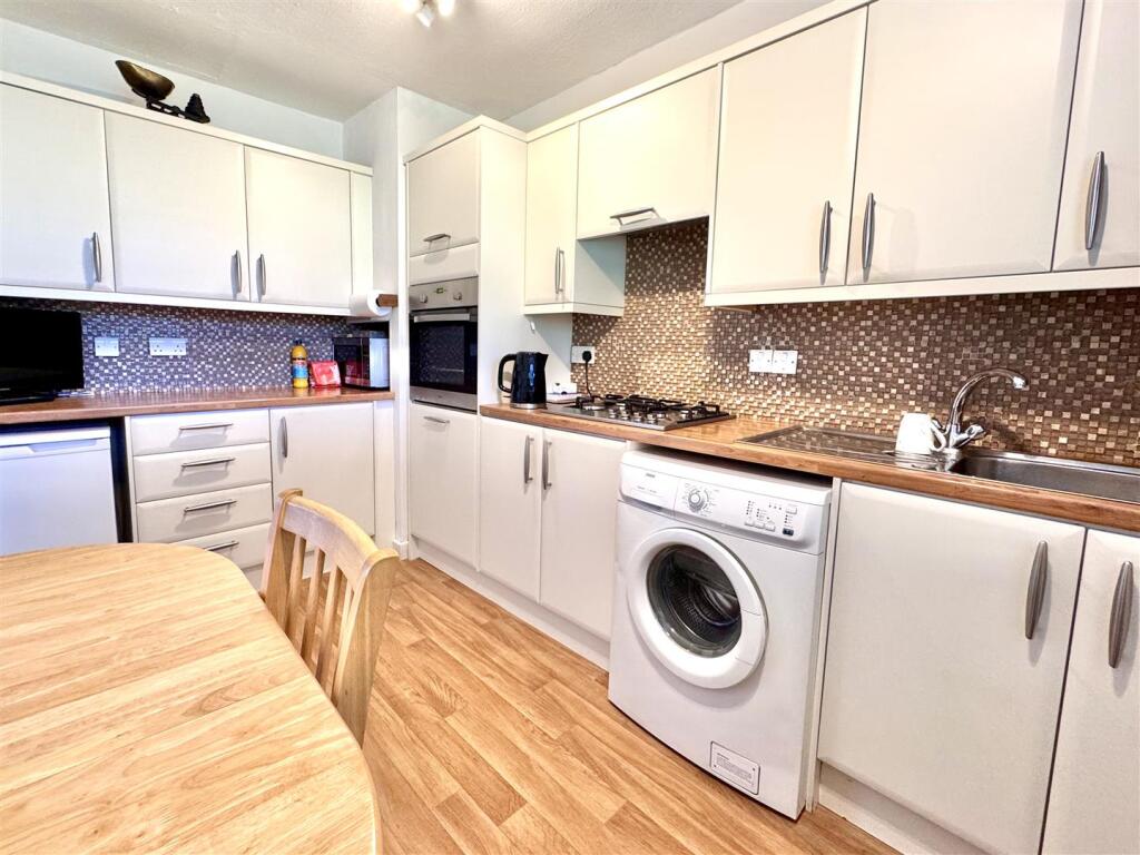 Apartment in London, Thamesmead - View 4