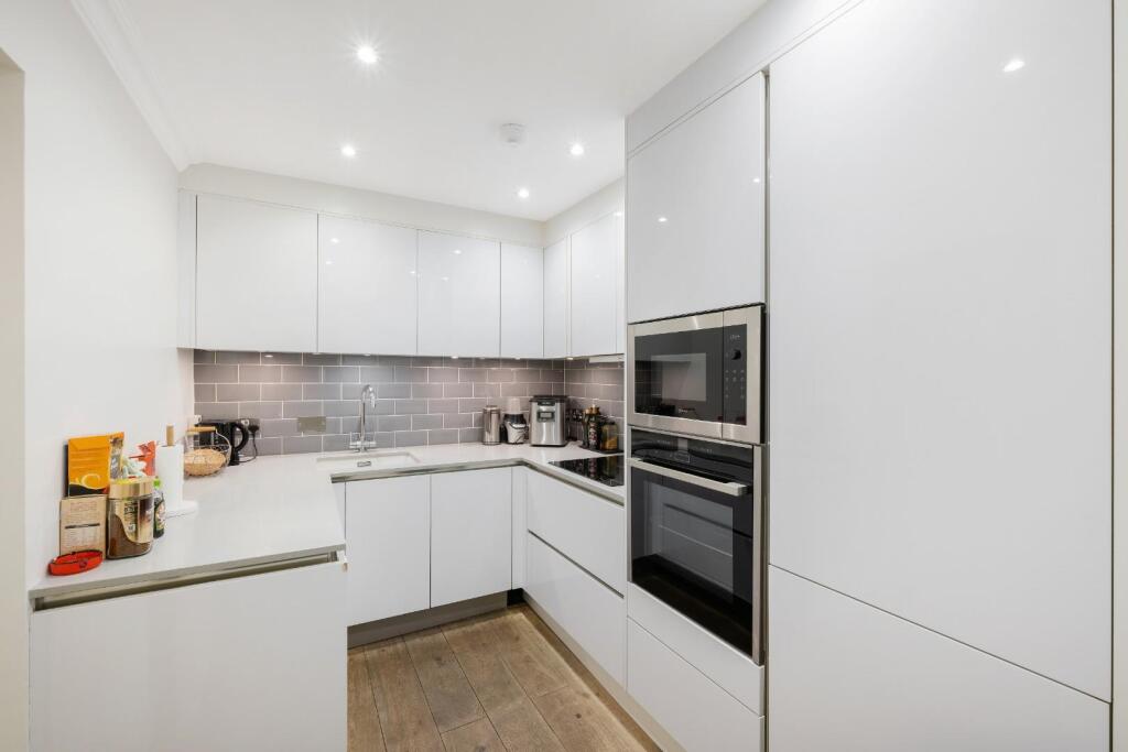 House in London - View 3