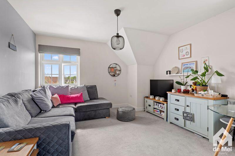 Valentine Road, Bishops Cleeve, Gloucestershire, GL52 photo 4