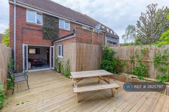 3 bedroom end of terrace house for rent
