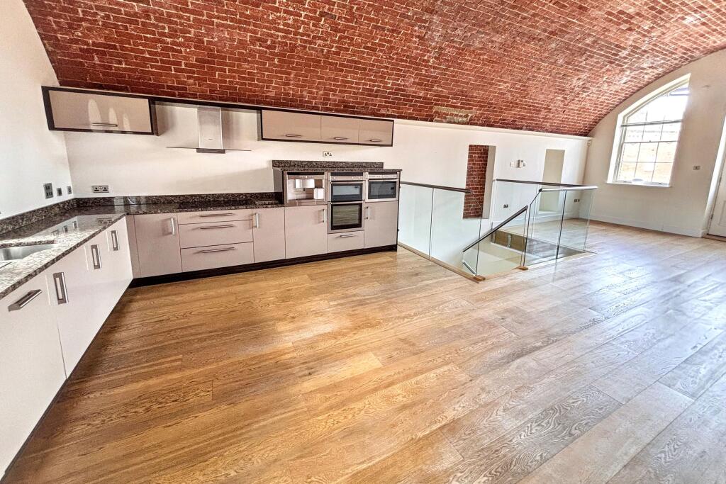 Flat 6, Golden Hill Fort, Freshwater, Isle of Wight, PO40 9GD - View 5