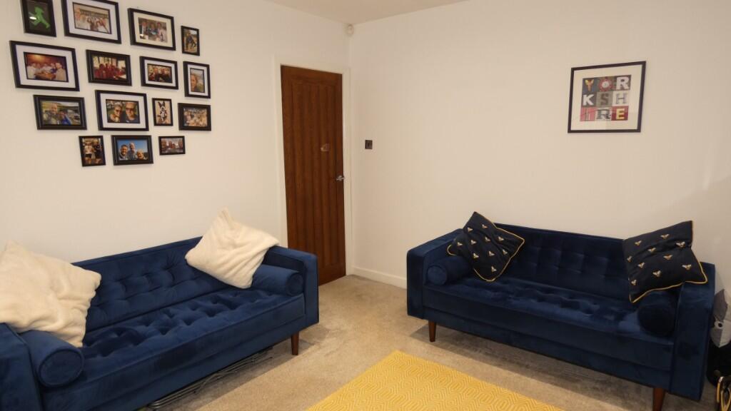 Manston Crescent, Leeds, West Yorkshire, LS15 photo 4