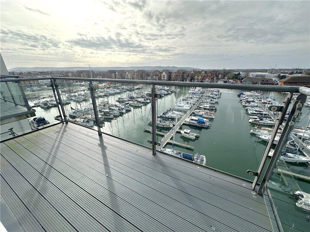 Apartment in Eastbourne, East Sussex - View 3