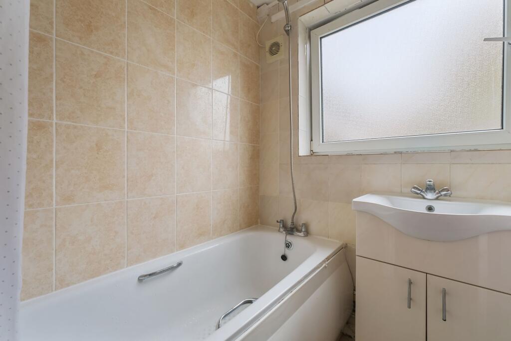 Apartment in London, East Ham - View 2