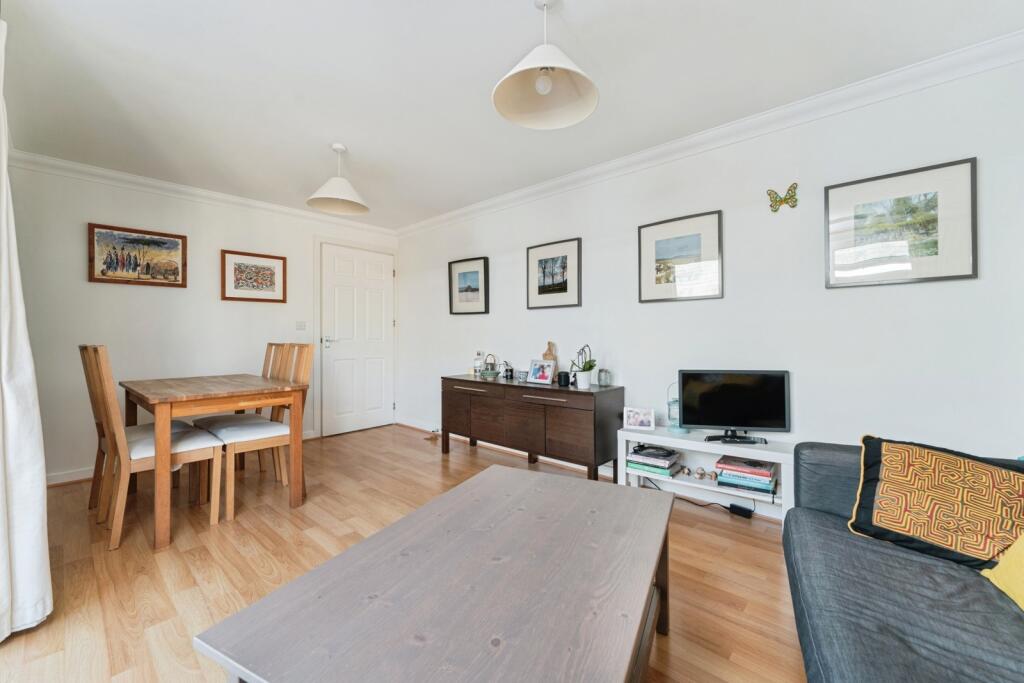 Apartment in Cambridge - View 5