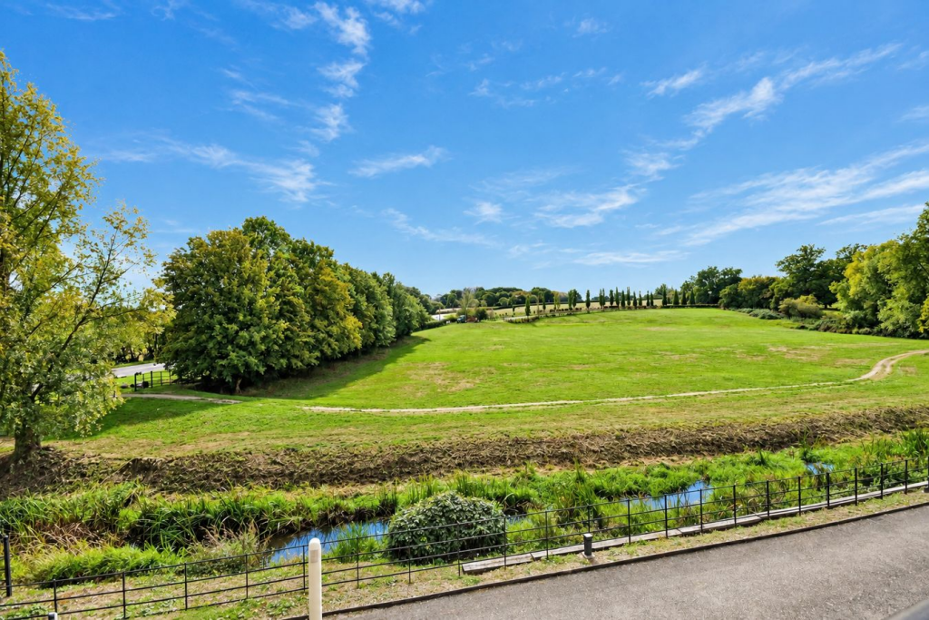 Apartment in Chelmsford - View 4