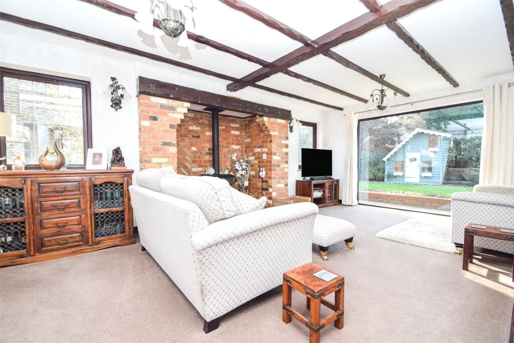 House in Hart, Yateley - View 4