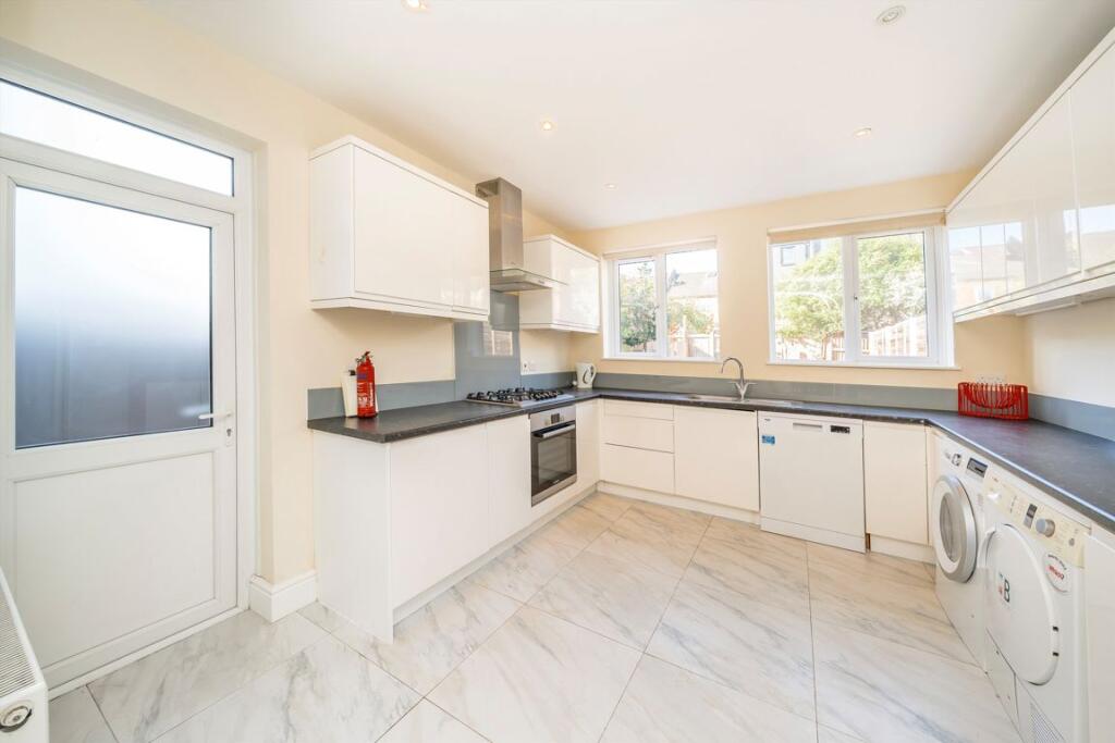 House in London, Summerstown - View 3